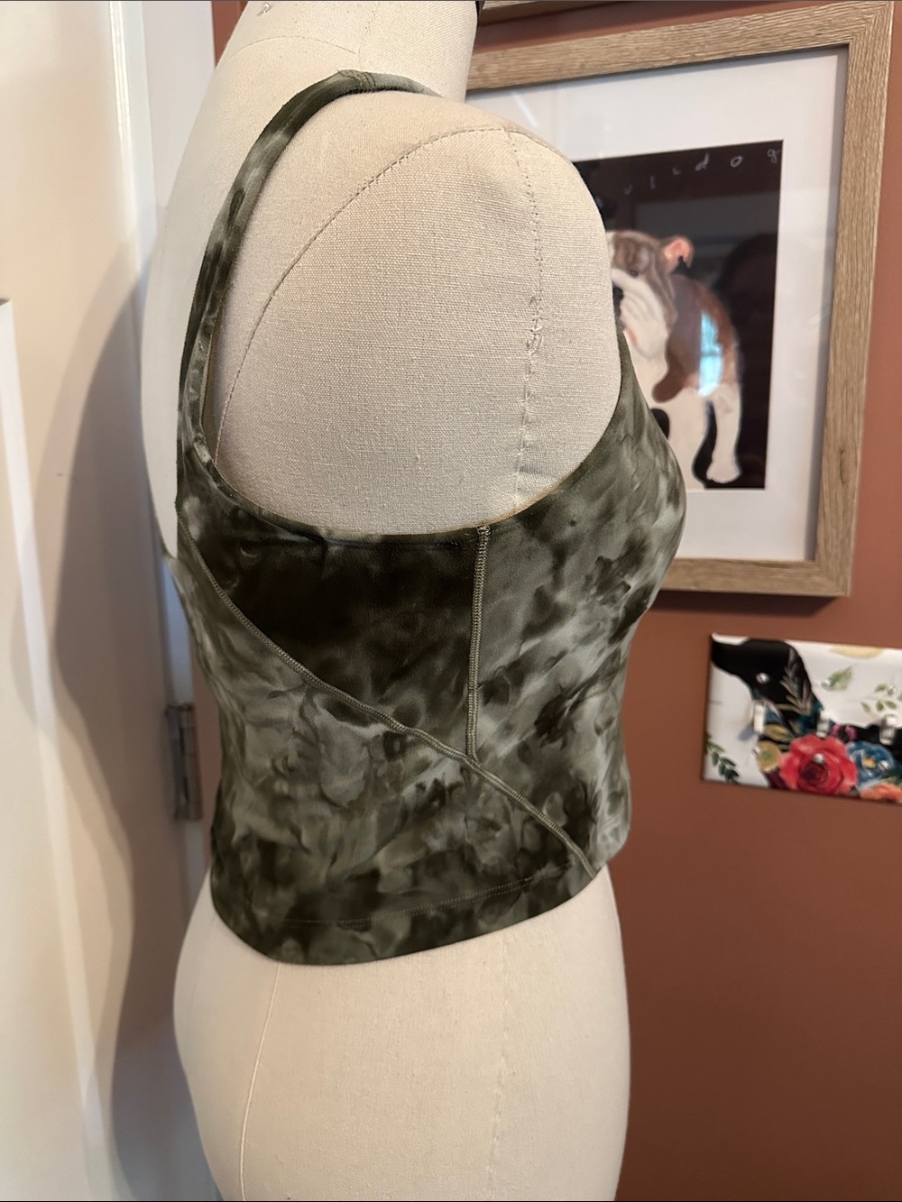 lululemon athletica Align Olive Tie-Dye V-Neck Crop 8 bra lined Tank - Picture 5 of 11